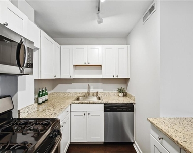 2285 Peachtree Road Ne - Photo Thumbnail 2