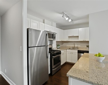 2285 Peachtree Road Ne - Photo Thumbnail 3