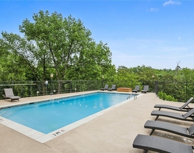 2285 Peachtree Road Ne - Photo Thumbnail 13