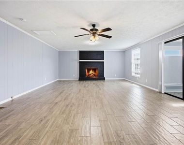 421 E Crogan Street - Photo Thumbnail 12