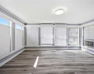 421 E Crogan Street - Photo Thumbnail 14