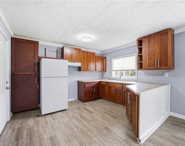 421 E Crogan Street - Photo Thumbnail 4