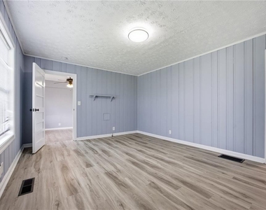 421 E Crogan Street - Photo Thumbnail 1