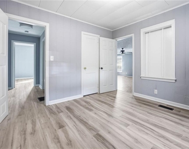 421 E Crogan Street - Photo Thumbnail 9