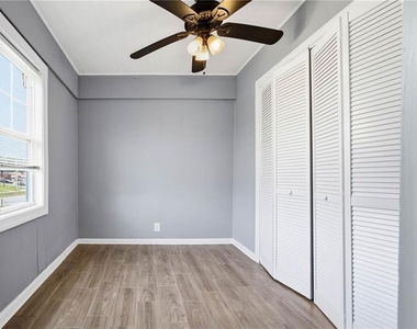 421 E Crogan Street - Photo Thumbnail 3