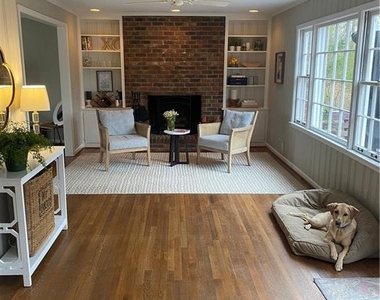 3896 Parkcrest Drive Ne - Photo Thumbnail 2