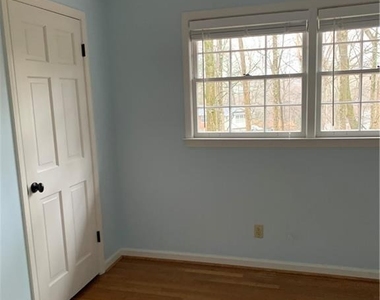 3896 Parkcrest Drive Ne - Photo Thumbnail 7