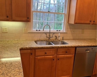 3896 Parkcrest Drive Ne - Photo Thumbnail 3