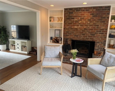3896 Parkcrest Drive Ne - Photo Thumbnail 1