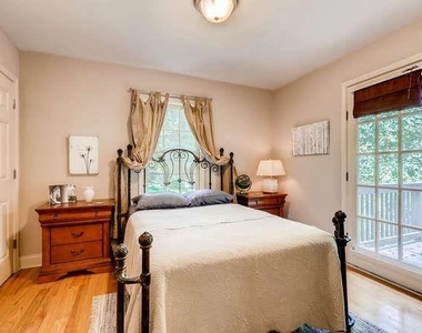 203 E Davis Unit B Street - Photo Thumbnail 6