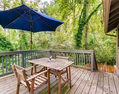 203 E Davis Unit B Street - Photo Thumbnail 11