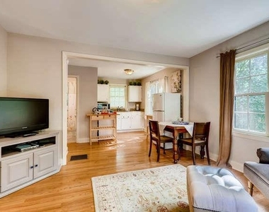 203 E Davis Unit B Street - Photo Thumbnail 2