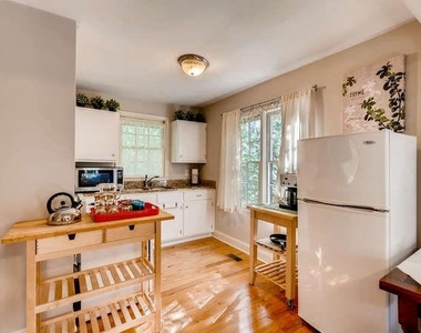 203 E Davis Unit B Street - Photo Thumbnail 3
