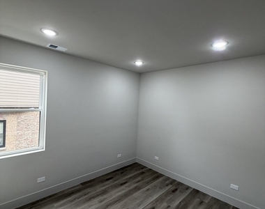 6603 S Langley Avenue - Photo Thumbnail 4