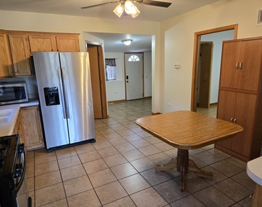 3902 W Claire Boulevard - Photo Thumbnail 5