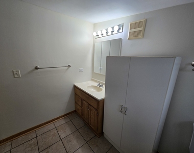 3902 W Claire Boulevard - Photo Thumbnail 10
