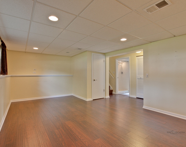 648 N Greenview Avenue - Photo Thumbnail 23