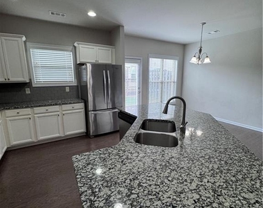 2670 Maple Leaf Terrace - Photo Thumbnail 5