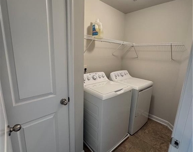 2670 Maple Leaf Terrace - Photo Thumbnail 12