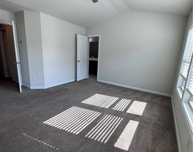 2670 Maple Leaf Terrace - Photo Thumbnail 11