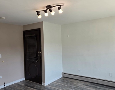 8758 W Berwyn Avenue - Photo Thumbnail 4