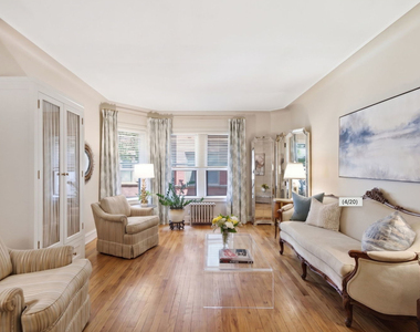 6751 N Artesian Avenue - Photo Thumbnail 3