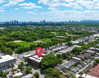 6751 N Artesian Avenue - Photo Thumbnail 15