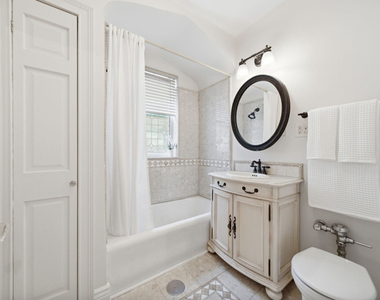 6751 N Artesian Avenue - Photo Thumbnail 11