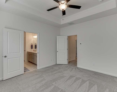 198 Blue Dragon Drive - Photo Thumbnail 13