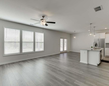 198 Blue Dragon Drive - Photo Thumbnail 5