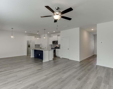 198 Blue Dragon Drive - Photo Thumbnail 3