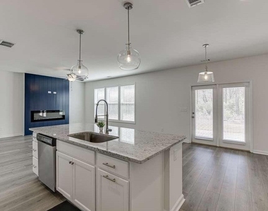 198 Blue Dragon Drive - Photo Thumbnail 9