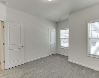 198 Blue Dragon Drive - Photo Thumbnail 25