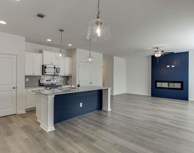 198 Blue Dragon Drive - Photo Thumbnail 4