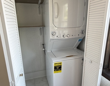 1316 Seward Street - Photo Thumbnail 4