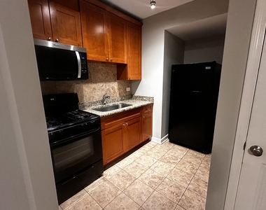 414 W Walnut Street - Photo Thumbnail 13