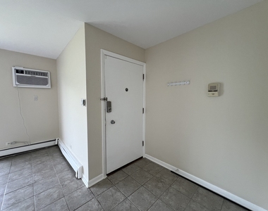 355 Bluff Avenue - Photo Thumbnail 7
