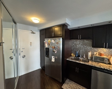 300 N State Street - Photo Thumbnail 15