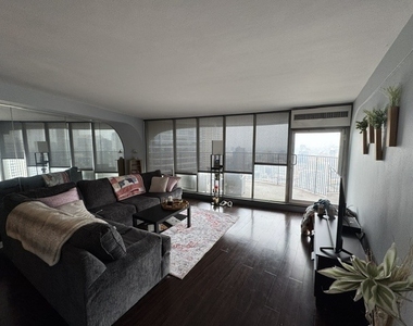 300 N State Street - Photo Thumbnail 6