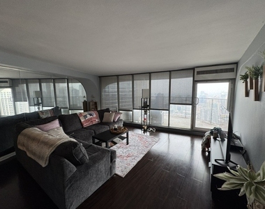 300 N State Street - Photo Thumbnail 5