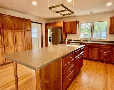 112 Braemar Drive - Photo Thumbnail 2