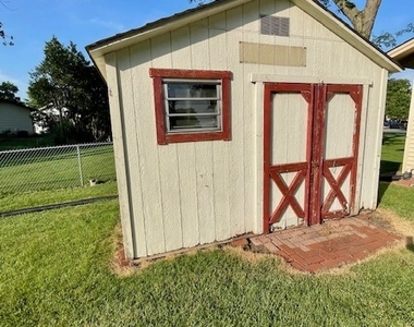 112 Braemar Drive - Photo Thumbnail 24