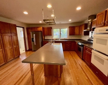 112 Braemar Drive - Photo Thumbnail 4