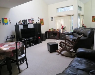 1042 Courtland Drive - Photo Thumbnail 2