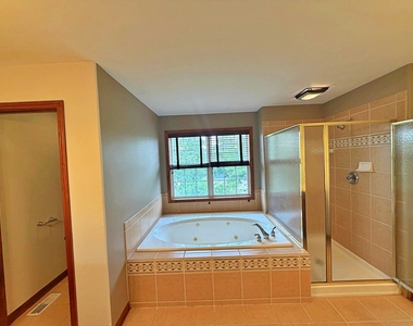 2050 Rockland Drive - Photo Thumbnail 18