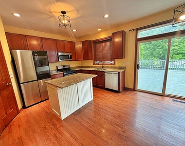2050 Rockland Drive - Photo Thumbnail 7