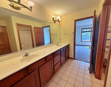 2050 Rockland Drive - Photo Thumbnail 24