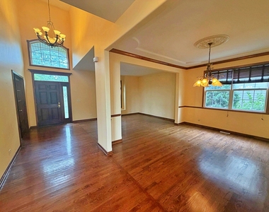 2050 Rockland Drive - Photo Thumbnail 4