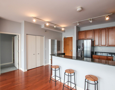 1841 S Calumet Avenue - Photo Thumbnail 2