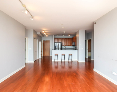 1841 S Calumet Avenue - Photo Thumbnail 4